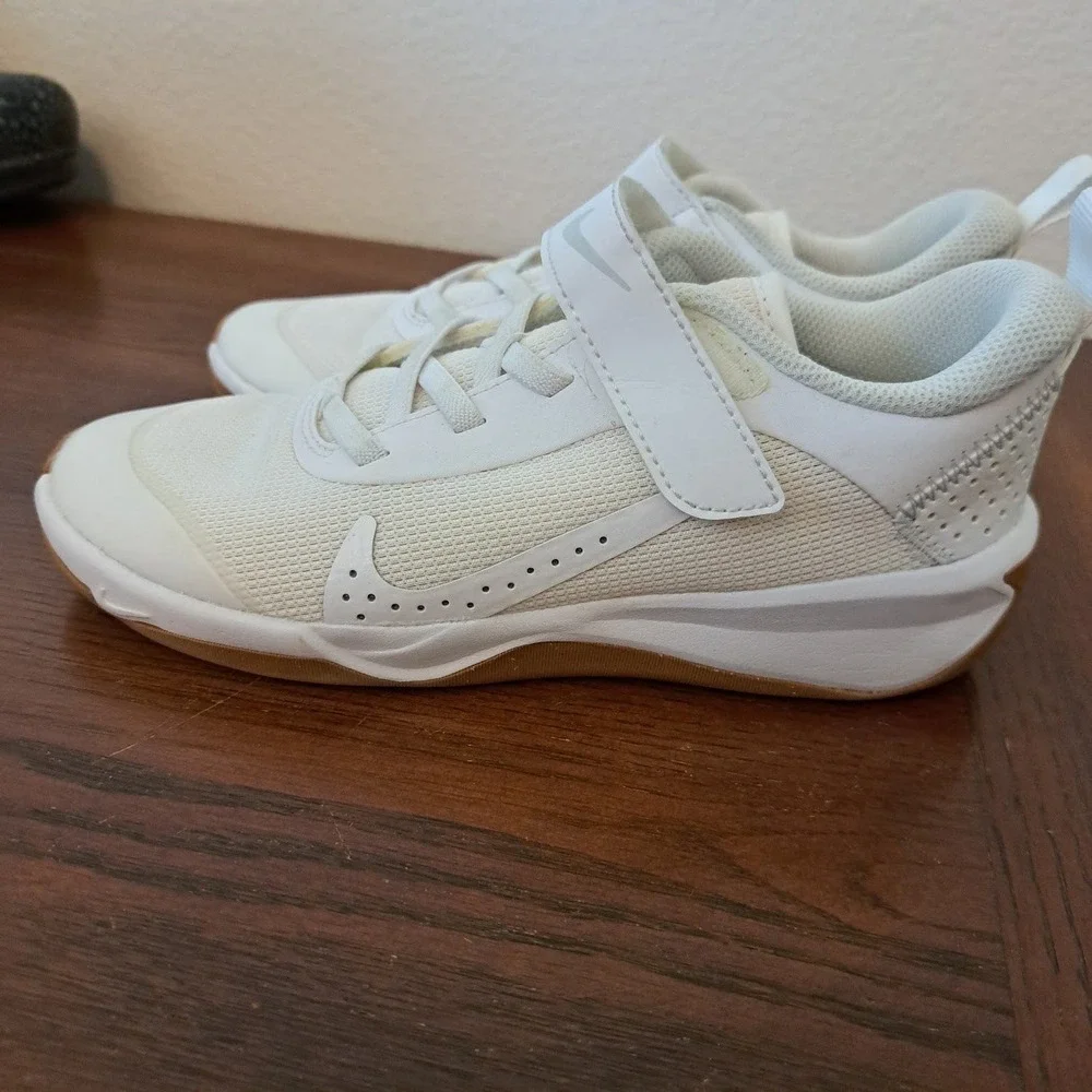 Nike Omni Multi-Court Kids White Gum Light Brown Sneakers DM9028-100 Size 2Y